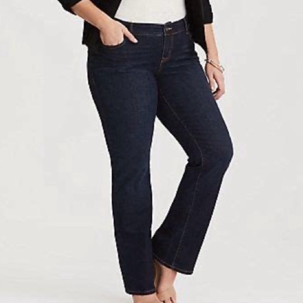 Avenue Denim Dark Wash Blue Barely Boot Cut Jeans in Size 24 A